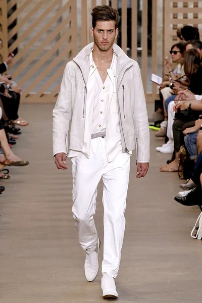 Look 17